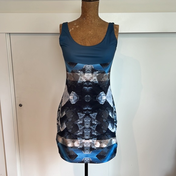 Geometric bodycon festival dress - breathable stretchy - Picture 3 of 9